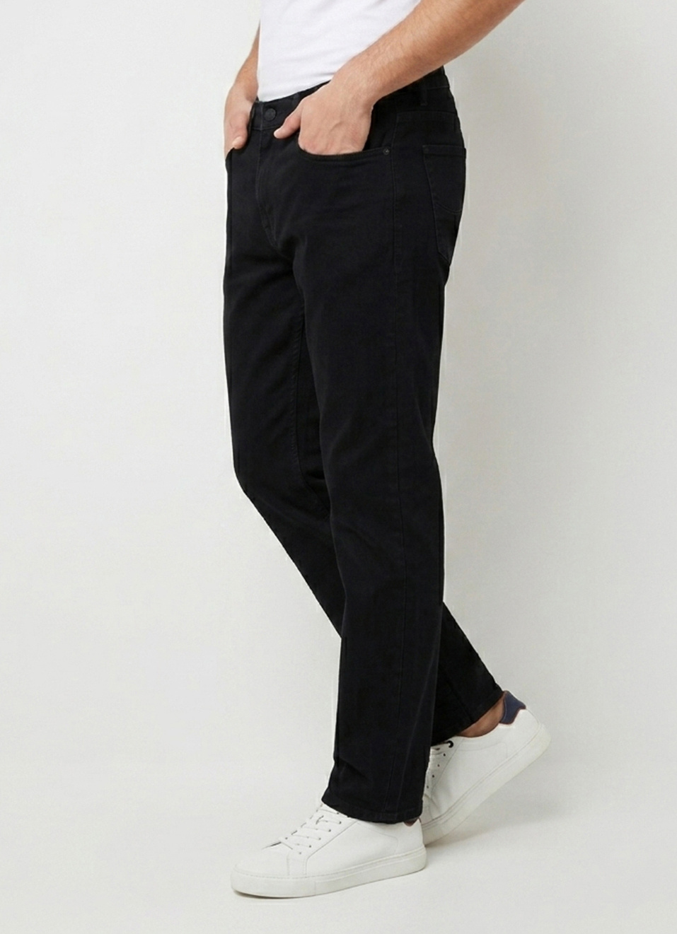 Men Black Relaxed Straight Fit Mid Rise Jeans, , large image number 0