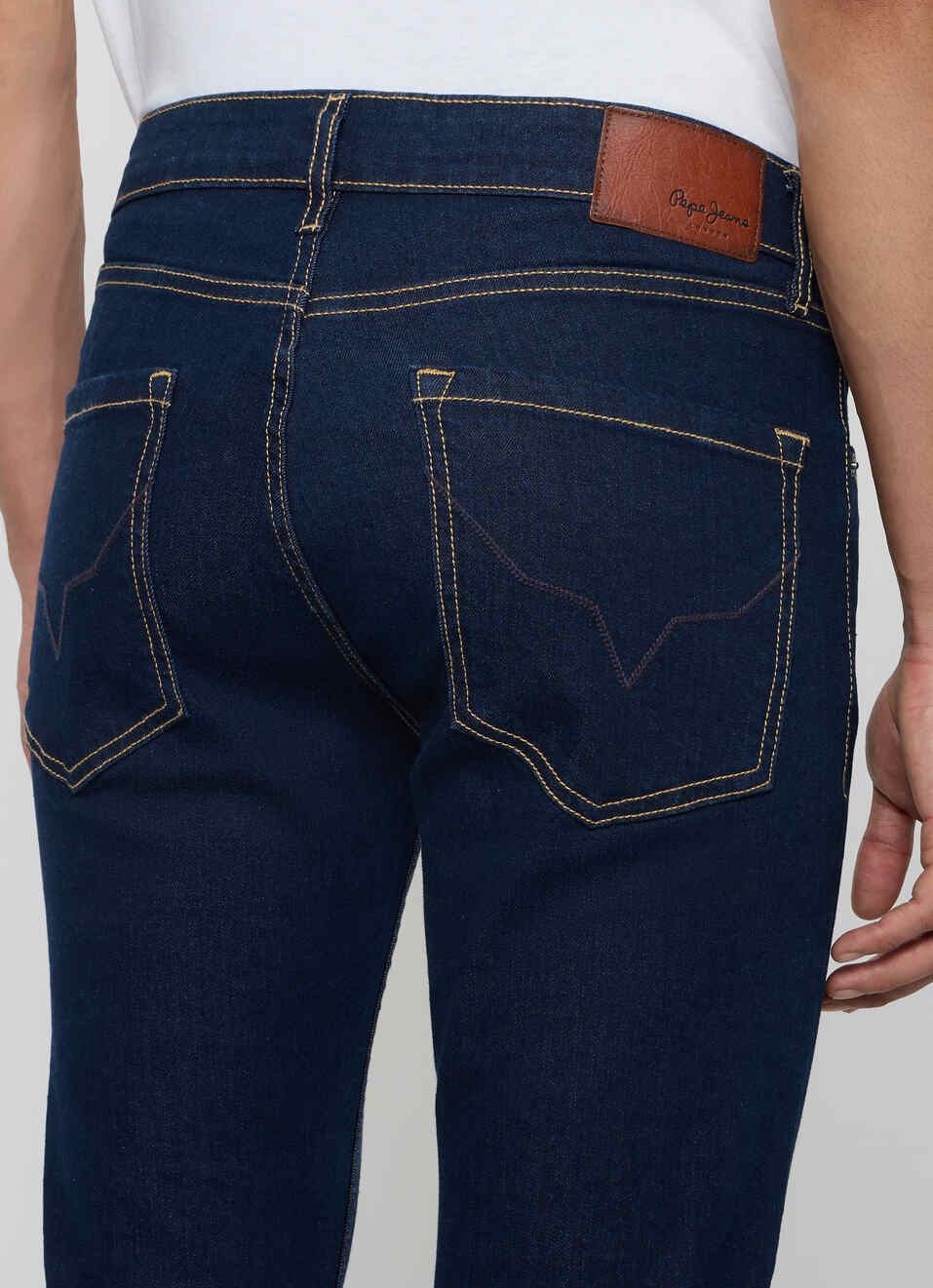 Pepe Jeans Men Black Slim Fit Stretchable Jeans - Image 6