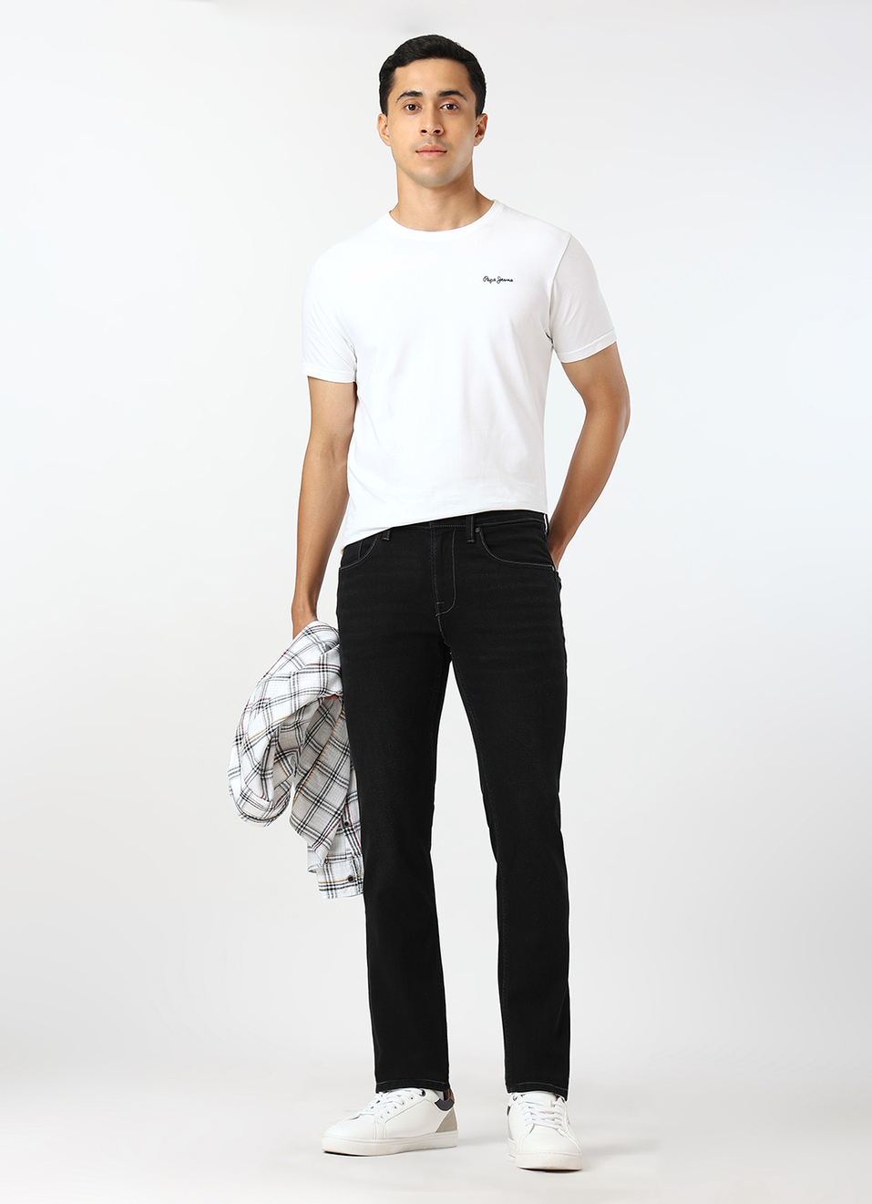 Men Black Low Rise Slim Fit Tapered Stretchable Jeans, , large image number 1