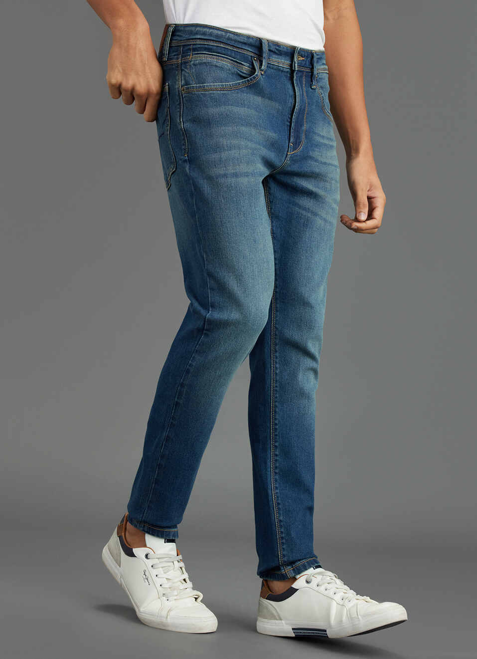 Men Blue Mid Rise Tapered Fit Jeans, , large image number 0