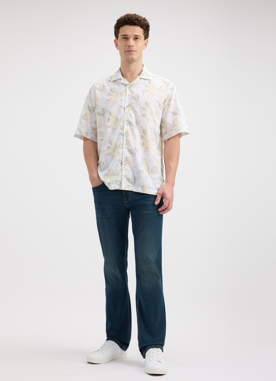 Men Yellow Resort Collar Tropical Print Short Sleeve Shirt, , large image number 5