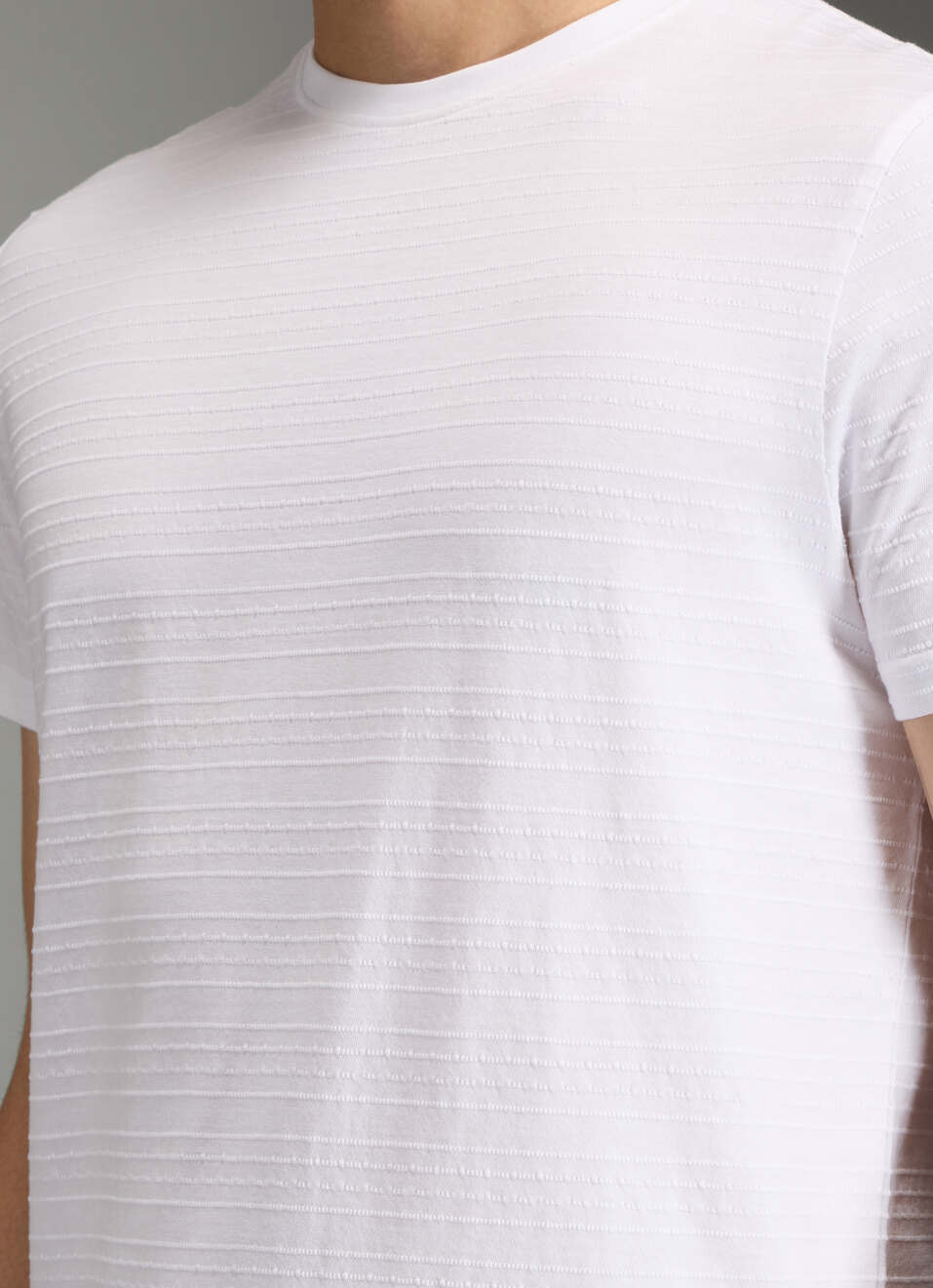 Men White Striped Slim Fit Crew Neck T-shirt, , large image number 1