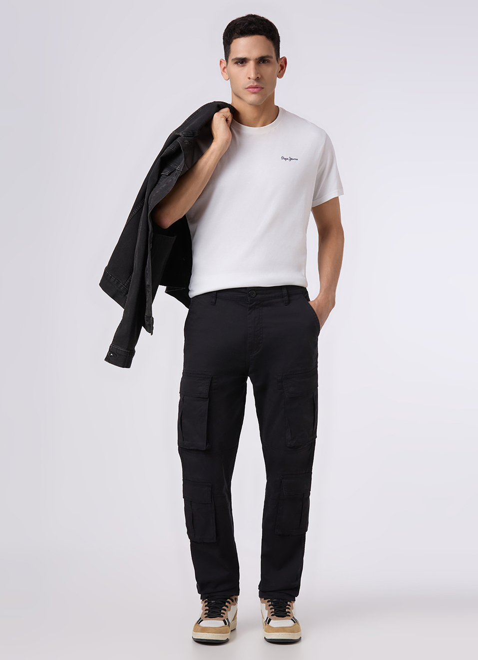 Men Black Multi-pocket Utility Design Cargo Pants, , large image number 1
