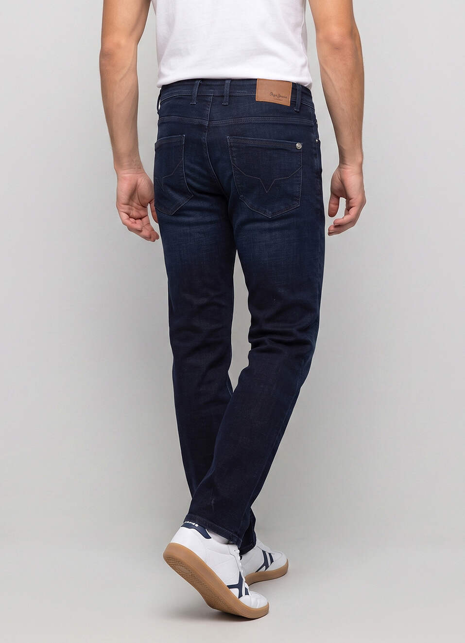 Men Black Straight Fit Mid Rise Stretchable Jeans, , large image number 3