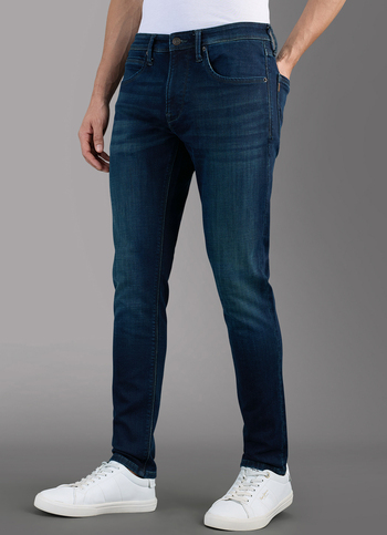 Men Tapered Leg Stretchable Jeans