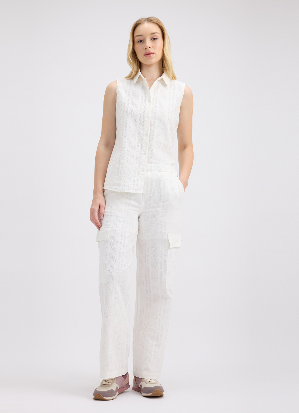 Women White Sleeveless Seersucker Shirt, , large image number 5
