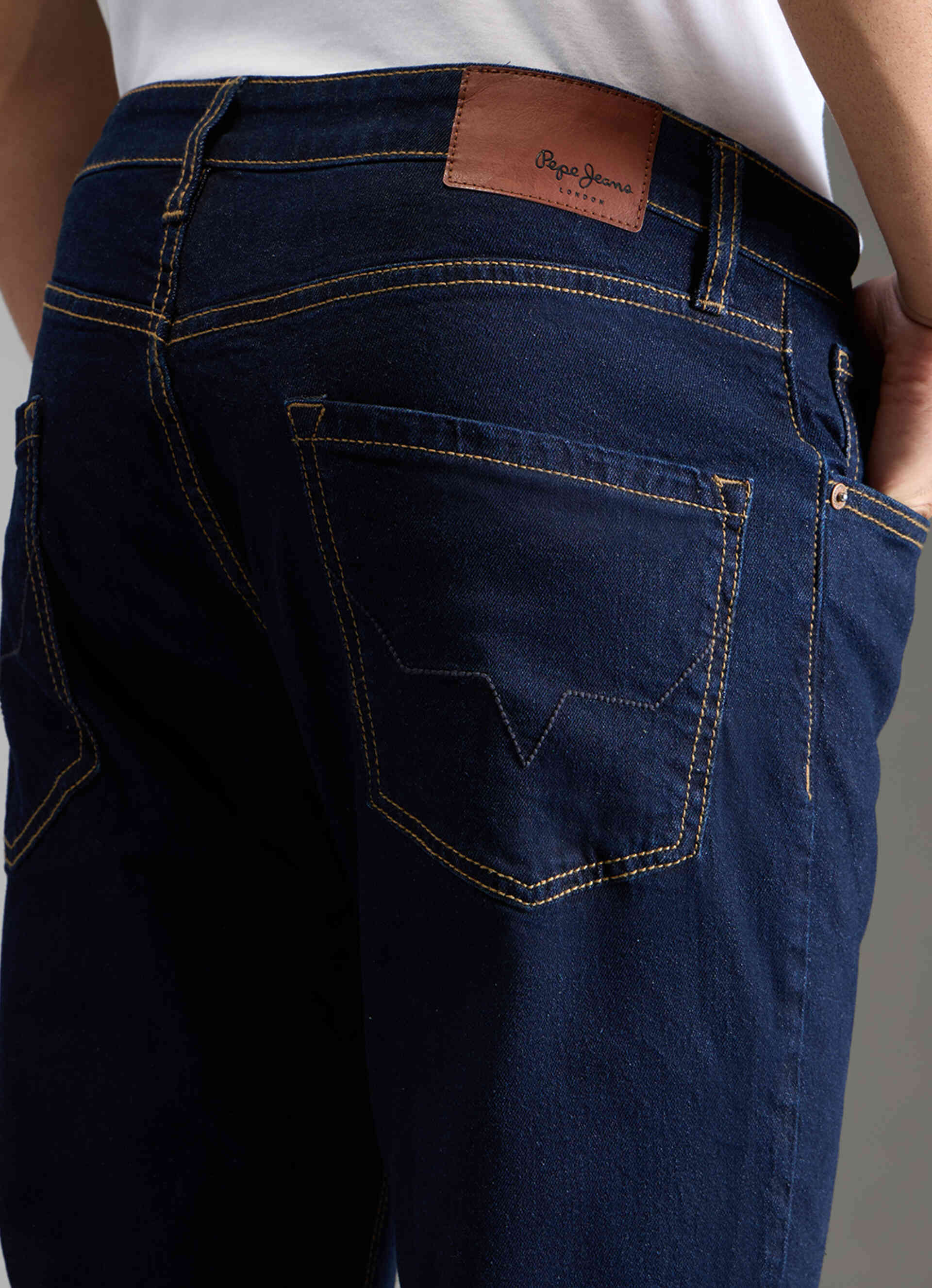 Men Black Mid Rise Straight Fit Stretchable Jeans, , large image number 9