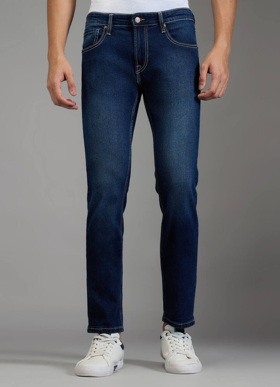 Men Blue Dark Rinse Slim Fit Mid Rise Stretchable Jeans, , large image number 2