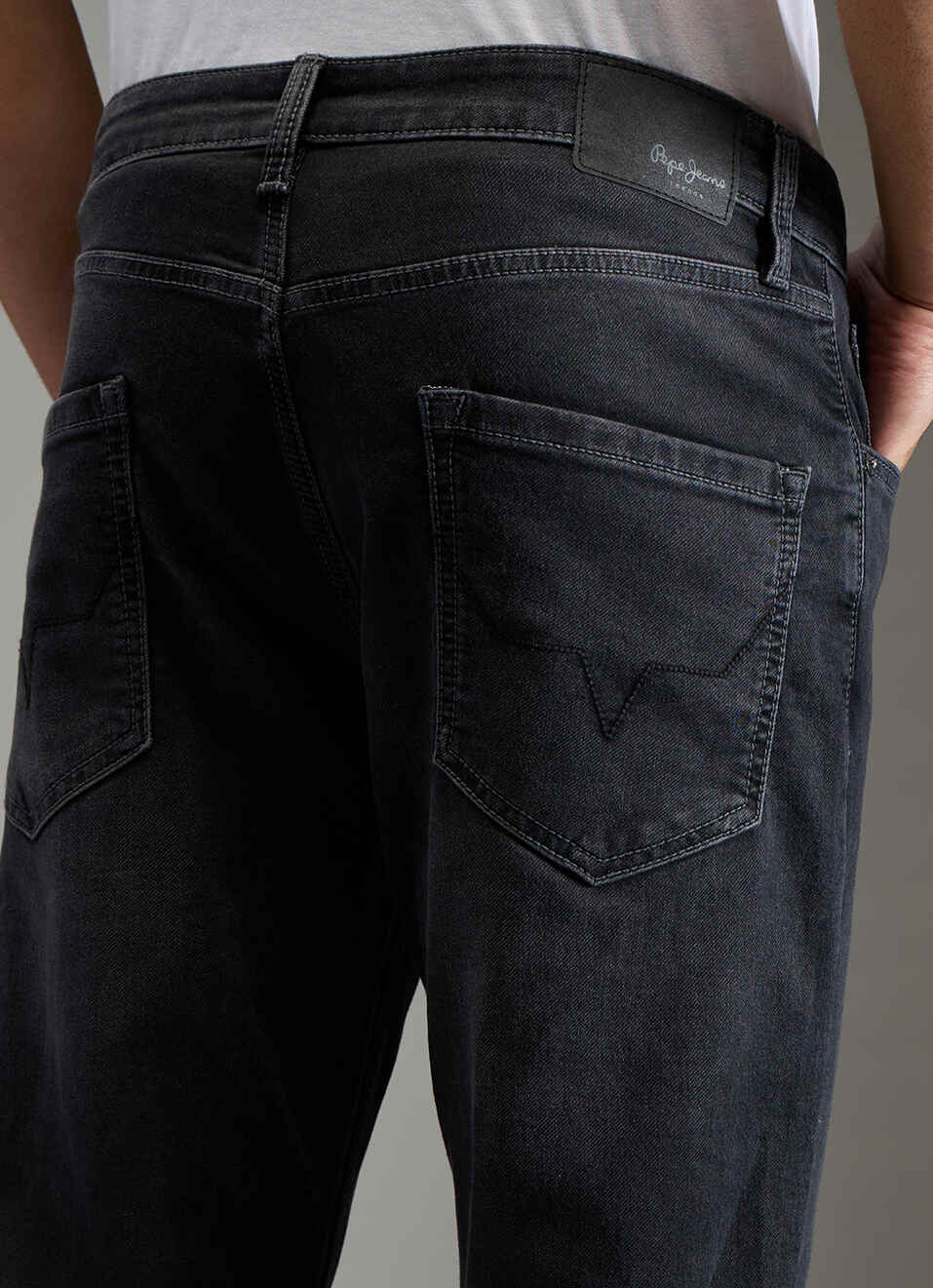 Men Black Mid Rise Straight Fit Stretchable Jeans, , large image number 5