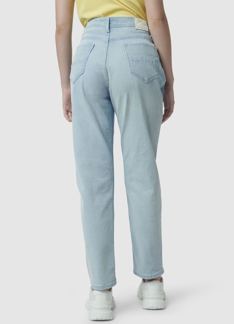 Mom Relaxed Fit Highwaist Tapered Leg Jeans, , large image number 2