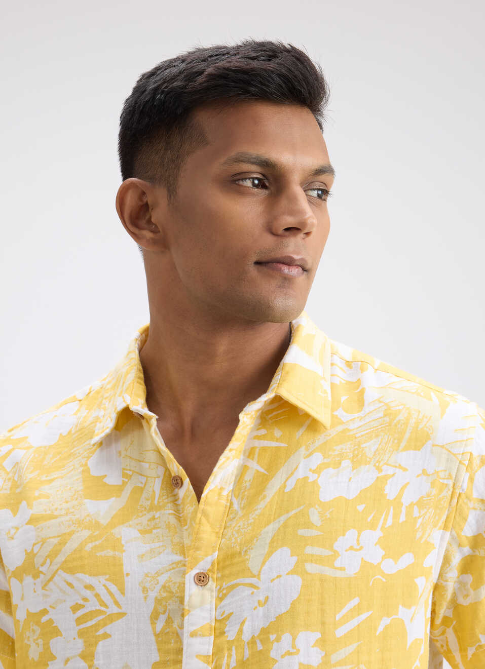 Men Yellow Floral Print Short Sleeve Shirt, , large image number 4