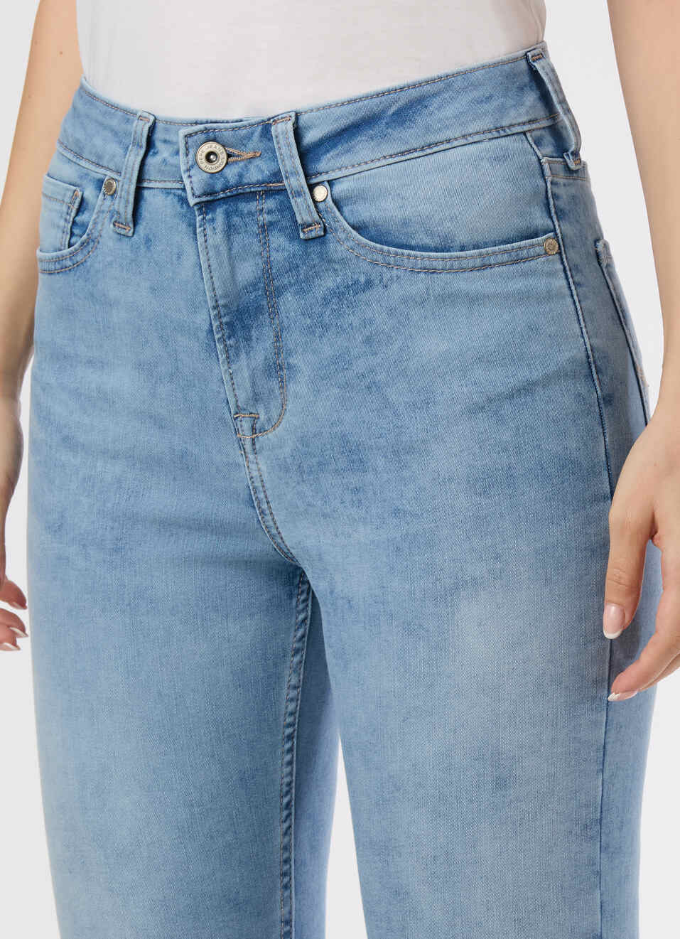 Women Light Blue High Rise Straight Fit Powerflex Jeans, , large image number 4