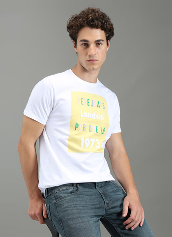 Men White Slim Fit Graphic T-shirt