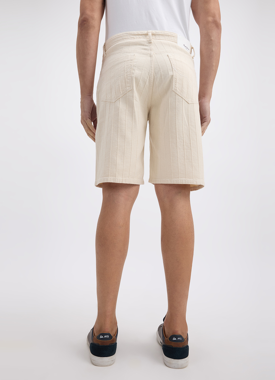 Men Ecru Relaxed Fit Mid Rise Shorts, , large image number 3