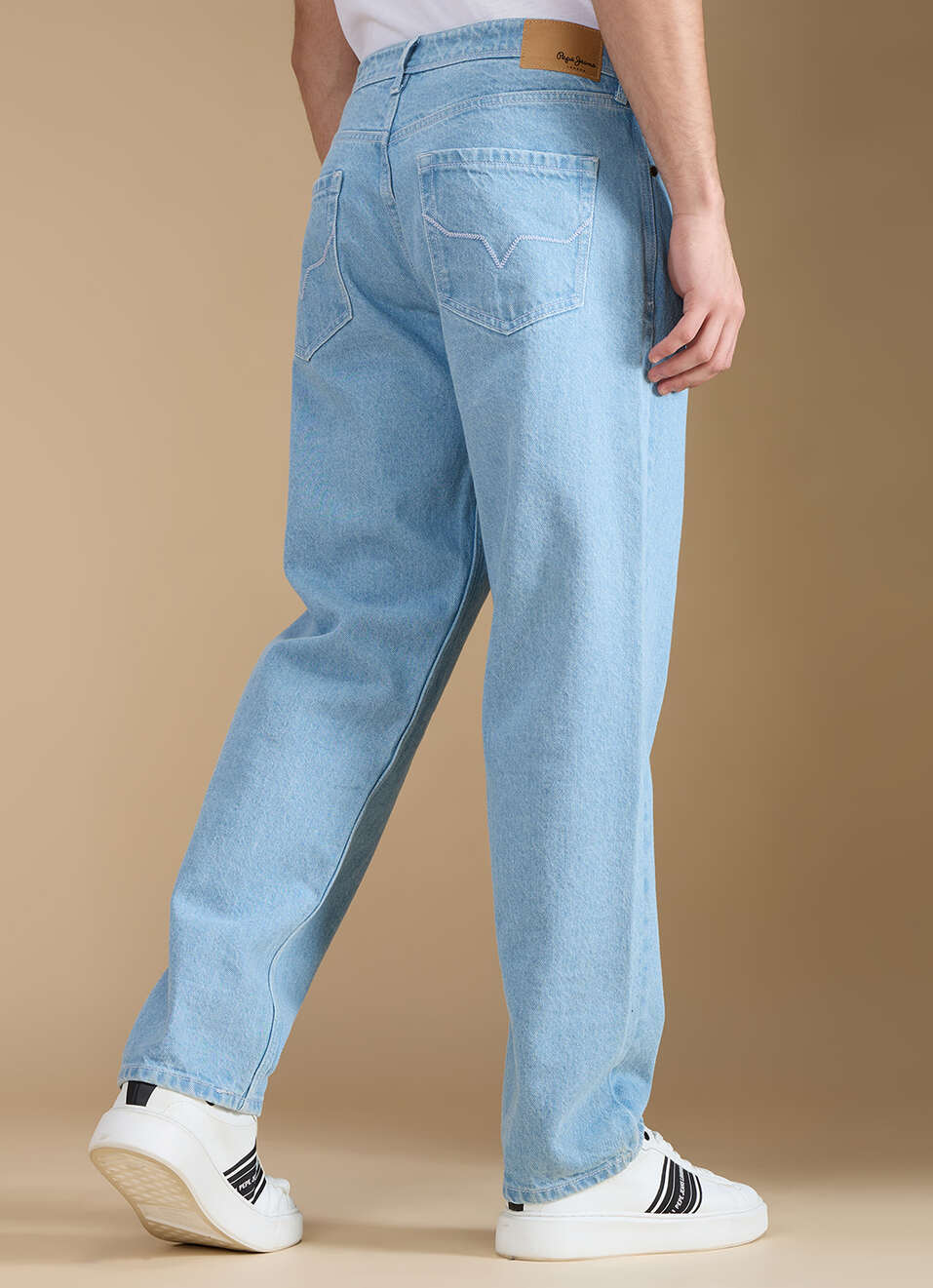 Men Light Blue Mid Rise Relaxed Fit Jeans, , large image number 3