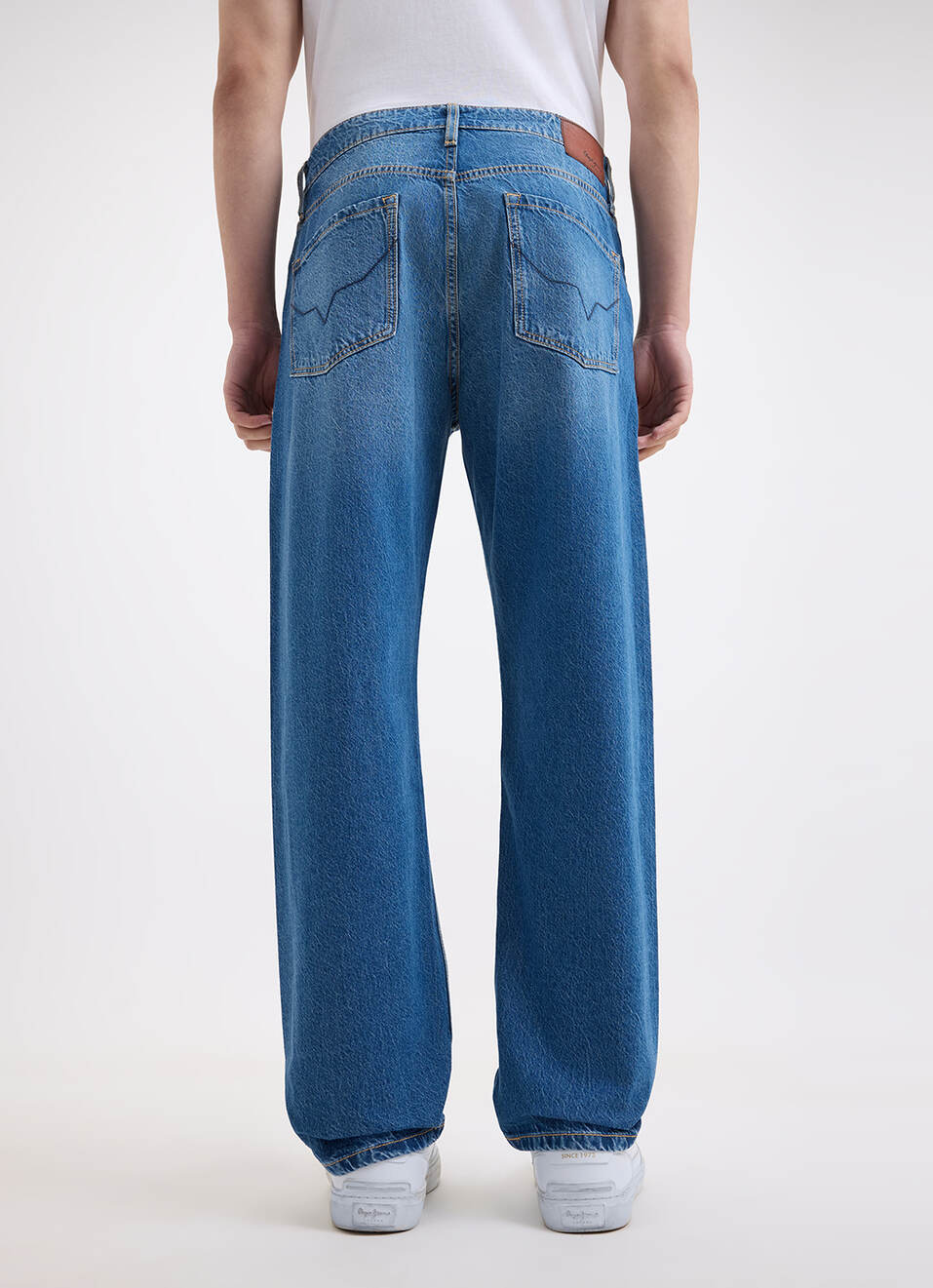 Men Blue Relaxed Barrel Fit Mid Rise Jeans , , large image number 3