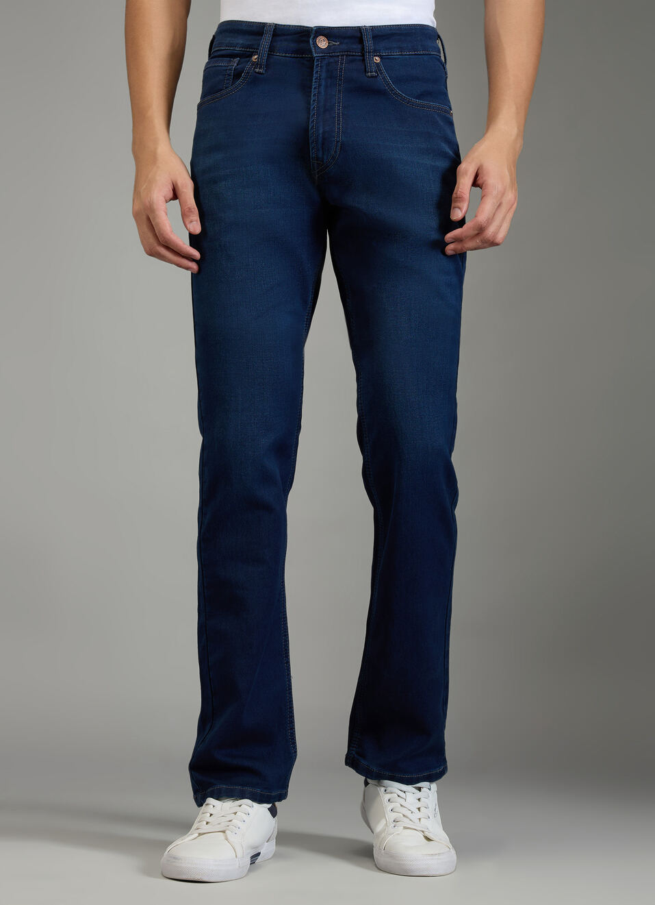 Men Black Straight Fit Mid Rise Stretchable Jeans, , large image number 2