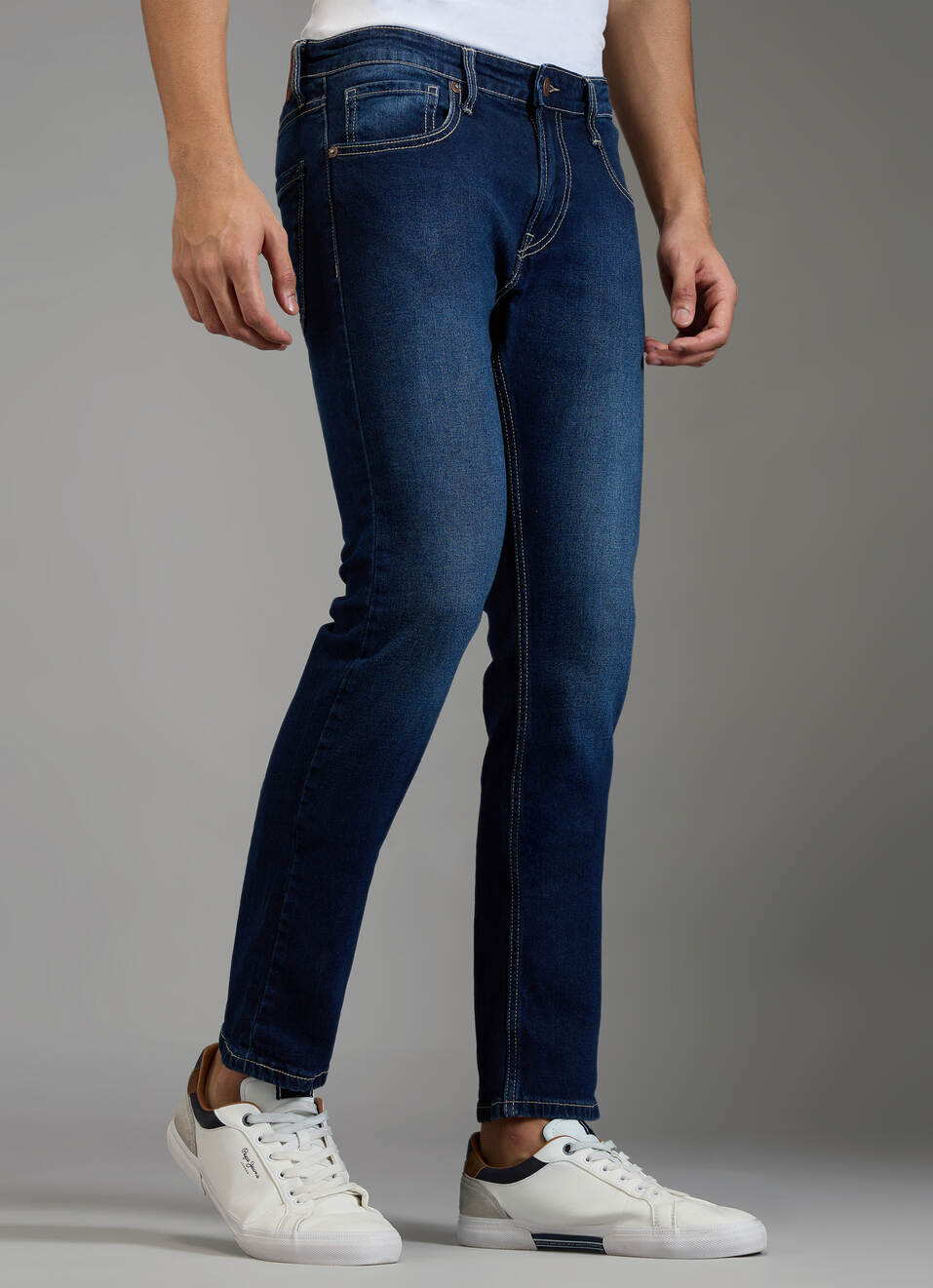 Men Blue Dark Rinse Slim Fit Mid Rise Stretchable Jeans, , large image number 0