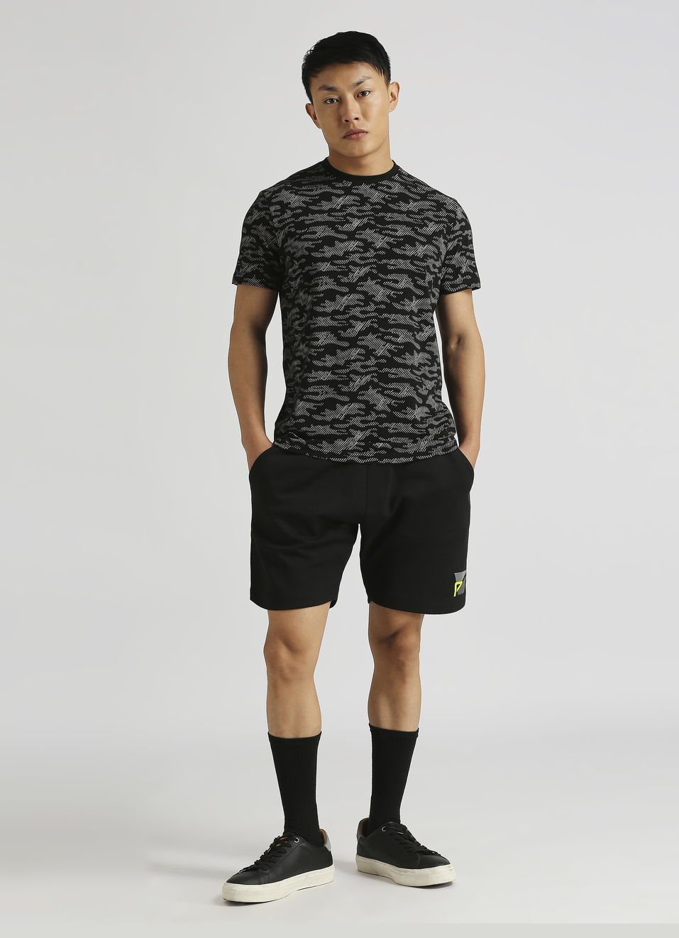 Black Water Base Print Short Sleeve T-shirt, , large image number 5