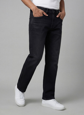 Men Black Straight Fit Mid Rise Jeans