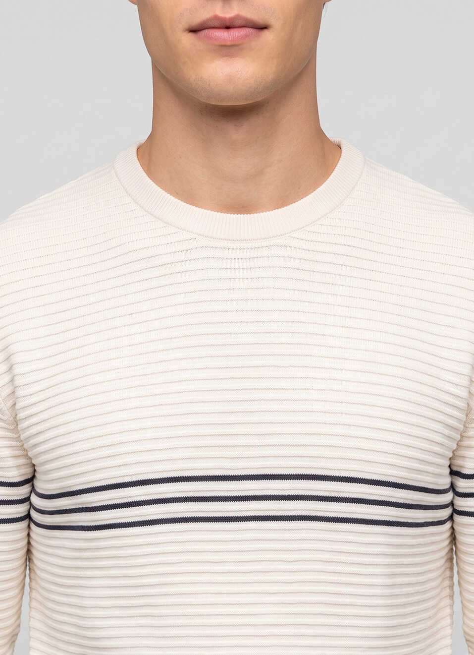 Men White Striped Full Sleeve Flat Knit Sweater, , large image number 4