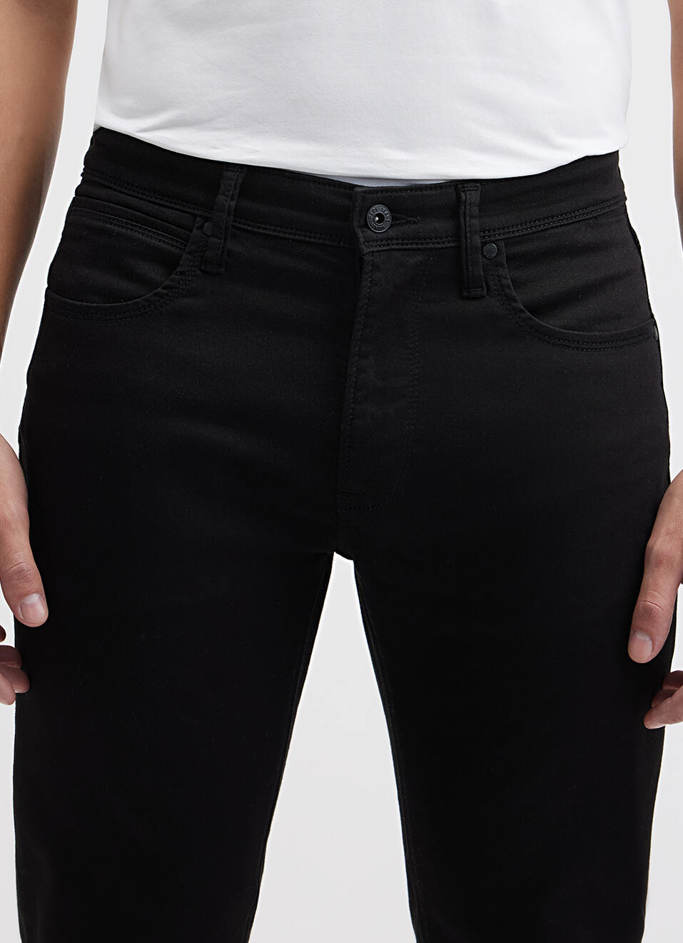 Men Black Regular Fit Mid Rise All Climate Streachable Jeans, , large image number 4