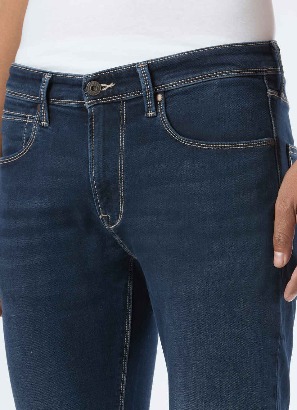 Men Blue Low Rise Tapered Fit Jeans, , large image number 4