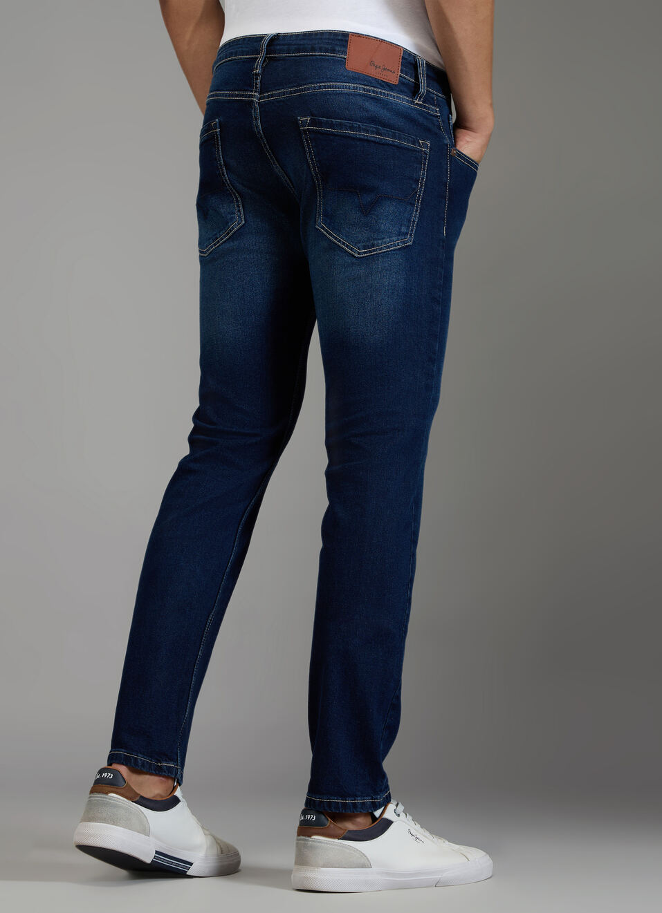 Men Blue Dark Rinse Slim Fit Mid Rise Stretchable Jeans, , large image number 3