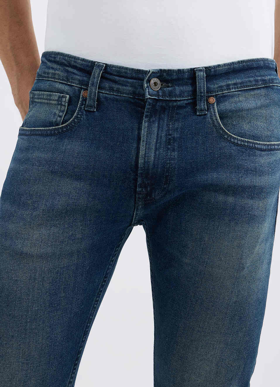 Men Blue Slim Tapered Fit Low Rise Jeans , , large image number 4