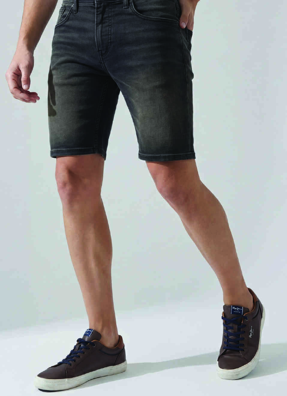 Men Black Mid Rise Regular Shorts, , large image number 0
