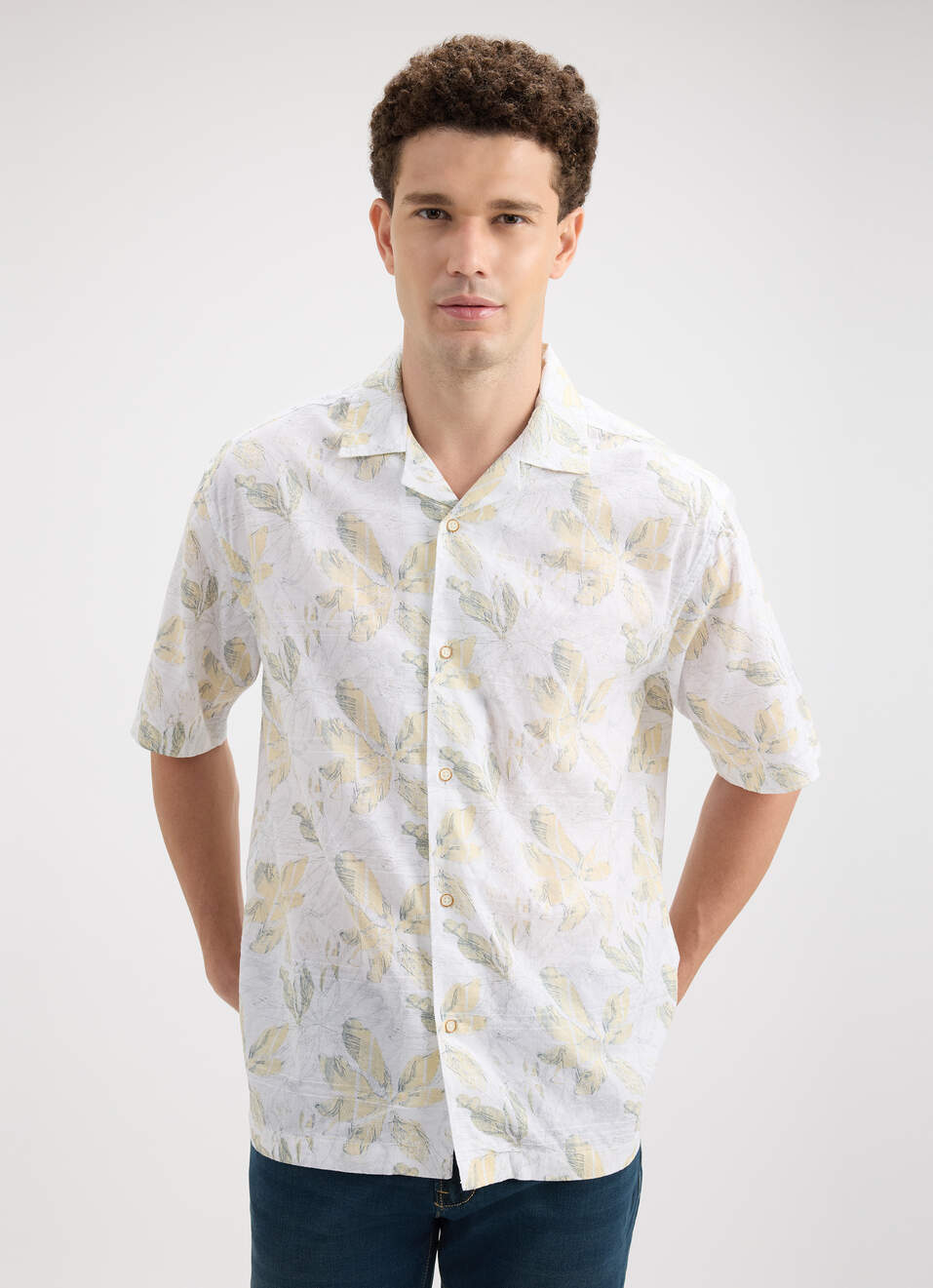 Men Yellow Resort Collar Tropical Print Short Sleeve Shirt, , large image number 0