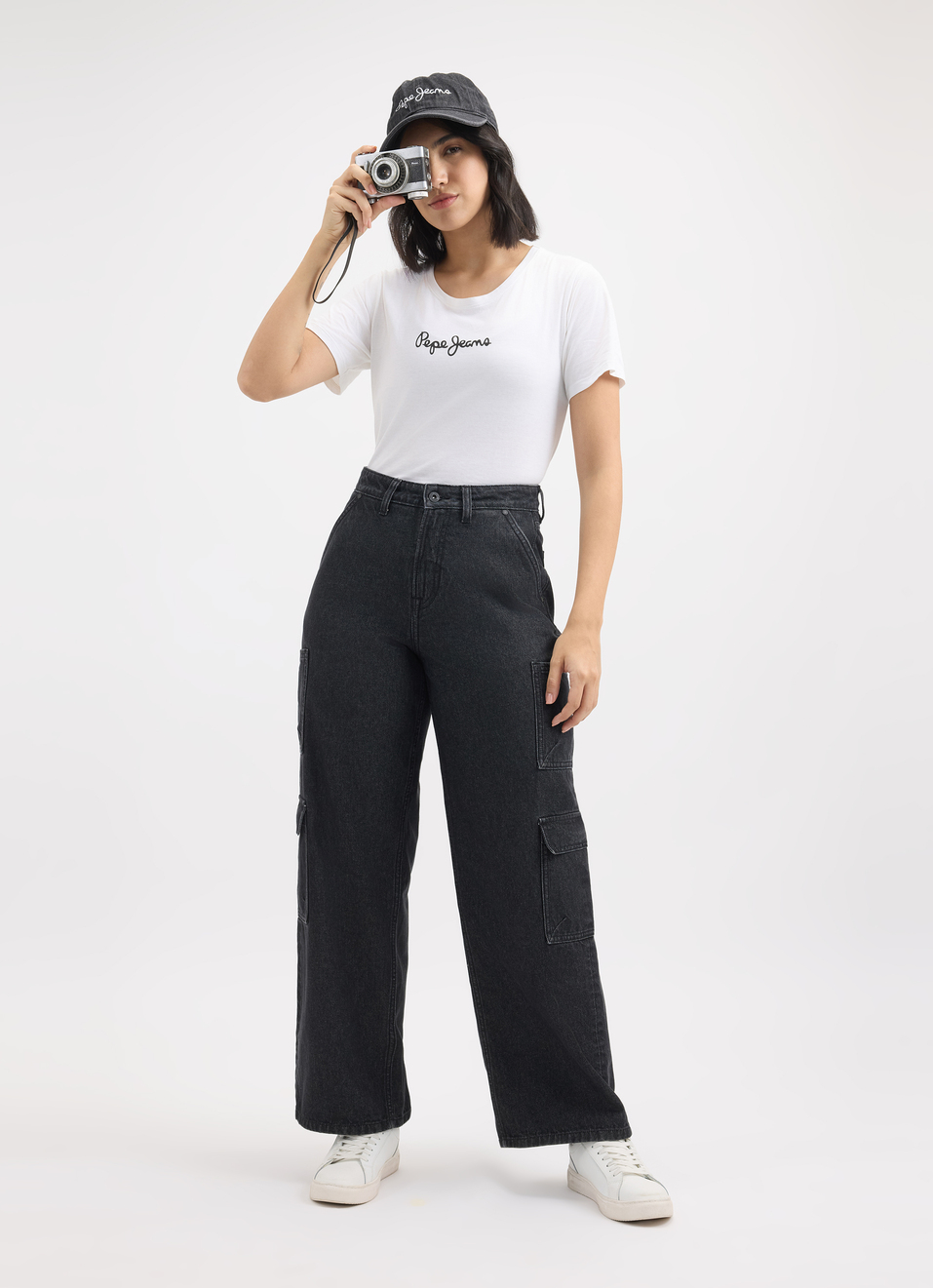 Women Black Straight Fit High Rise Cargo Jeans , , large image number 5