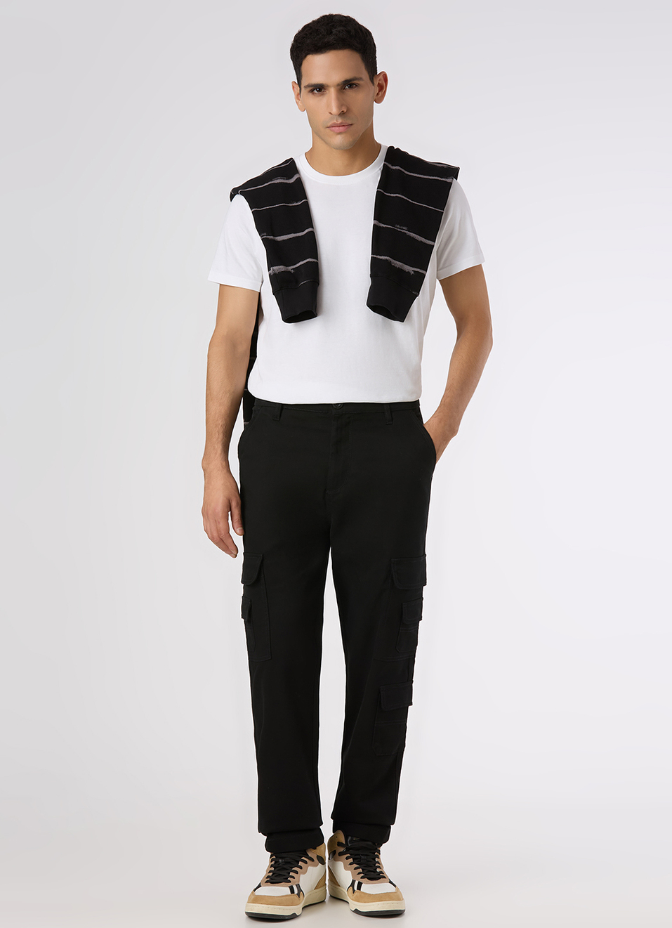 Men Black Multi-pocket Utility Design Cargo Pants, , large image number 3