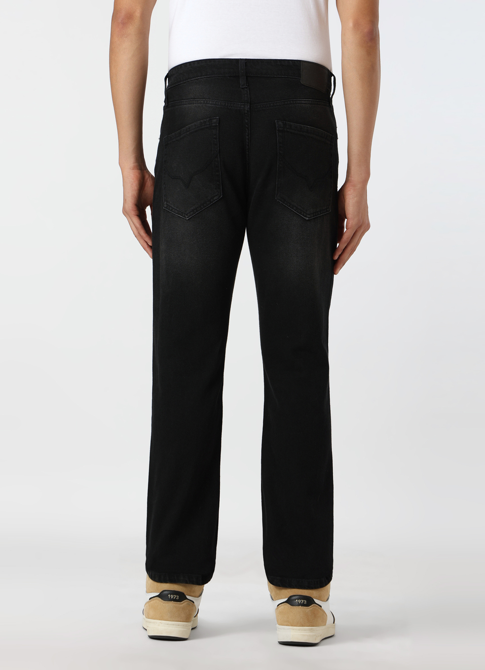 Men Black Mid Rise Straight Fit Jeans, , large image number 2