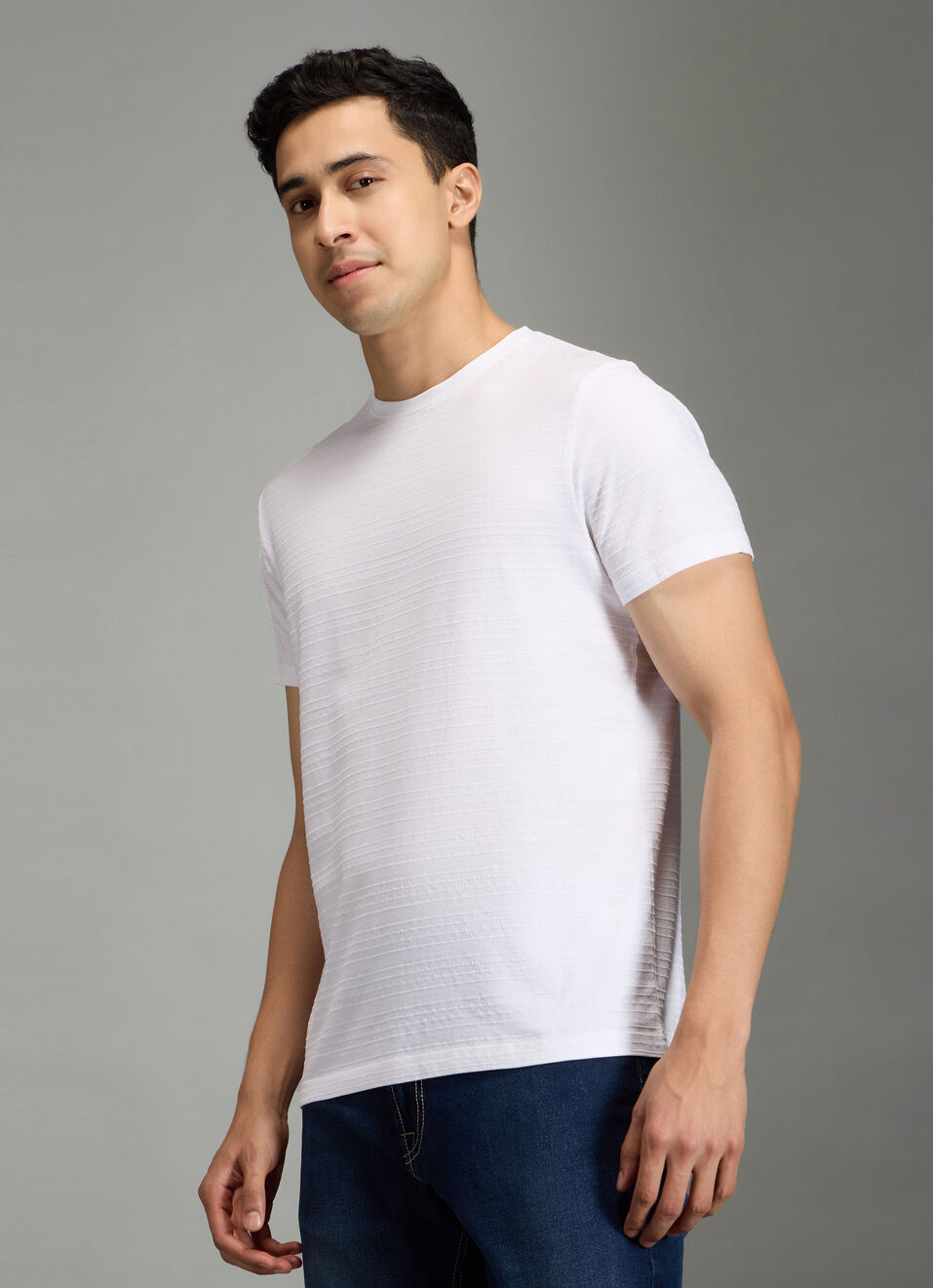 Men White Striped Slim Fit Crew Neck T-shirt, , large image number 7