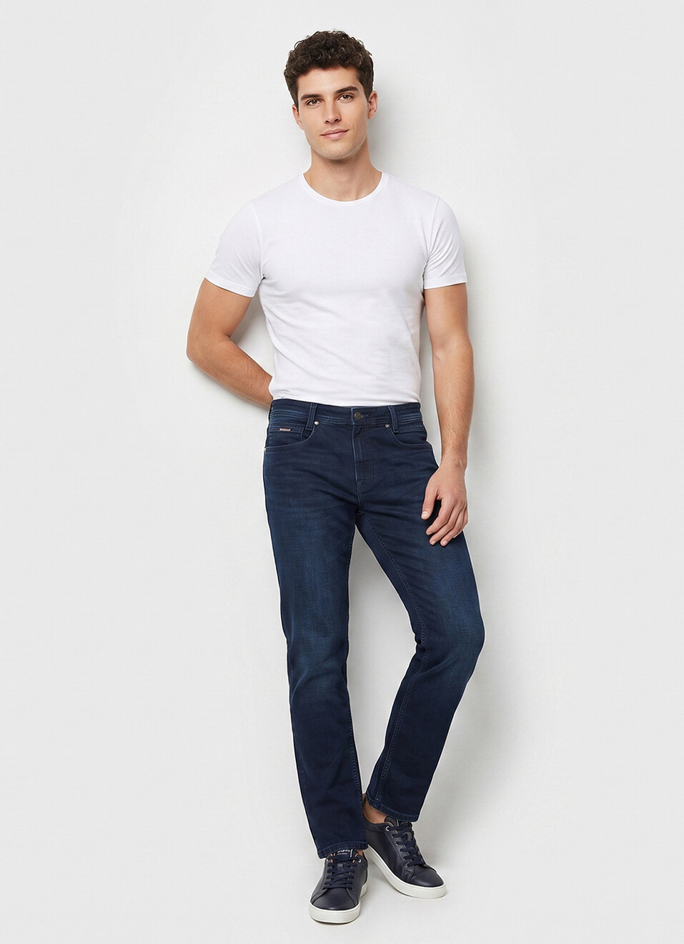 Men Black Straight Fit Mid Rise Stretchable Jeans, , large image number 7