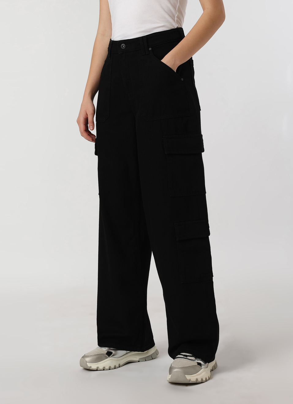 Women Black High Rise Straight Fit Cargo Jeans, , large image number 3