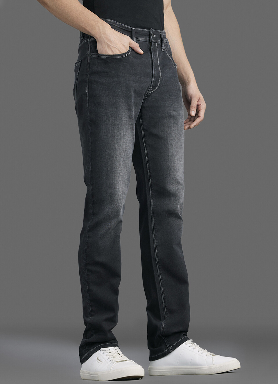 Men Black Straight Fit Mid Rise Stretchable Jeans, , large image number 0