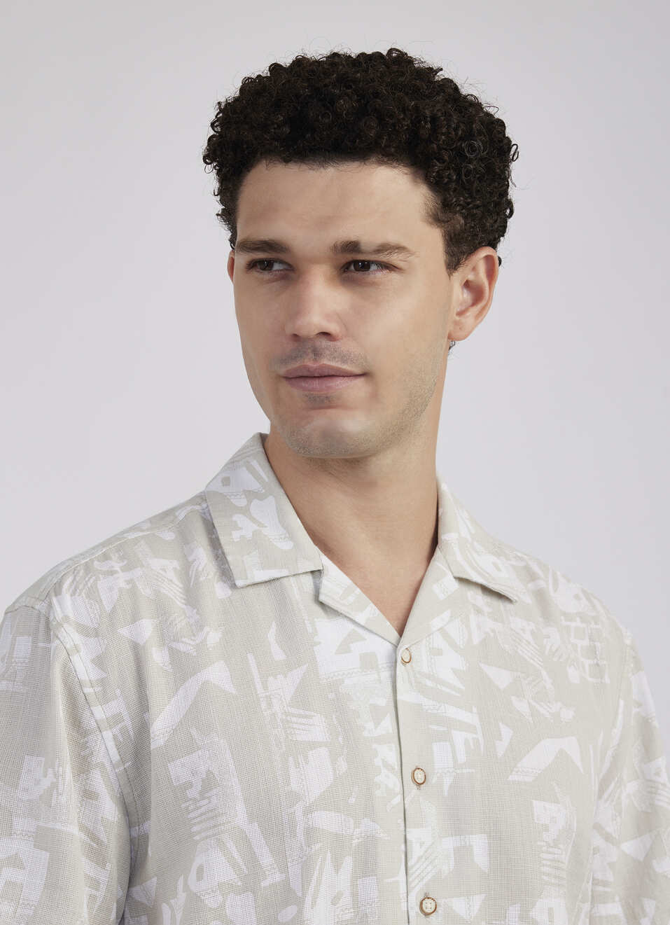 Men Beige Resort Collar Abstract Print Short Sleeve Shirt, , large image number 4