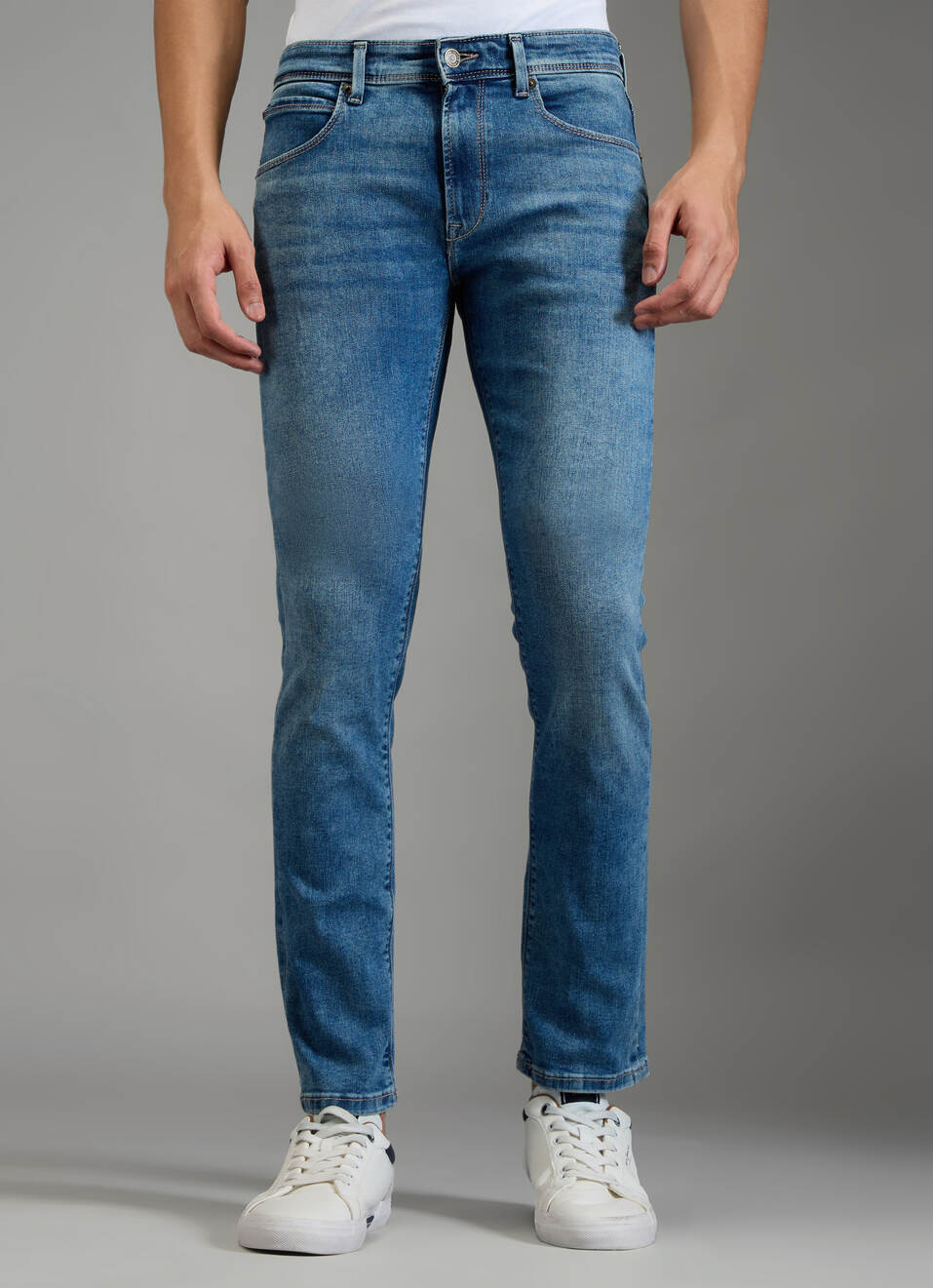Men Blue Light Used Slim Fit Mid Rise Stretchable Jeans, , large image number 0