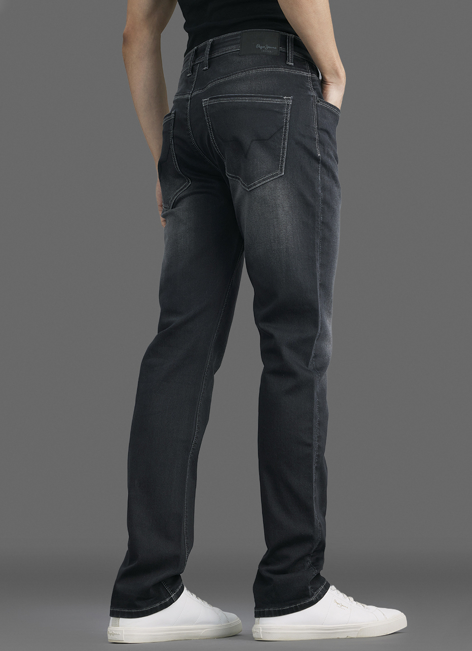 Men Black Straight Fit Mid Rise Stretchable Jeans, , large image number 3