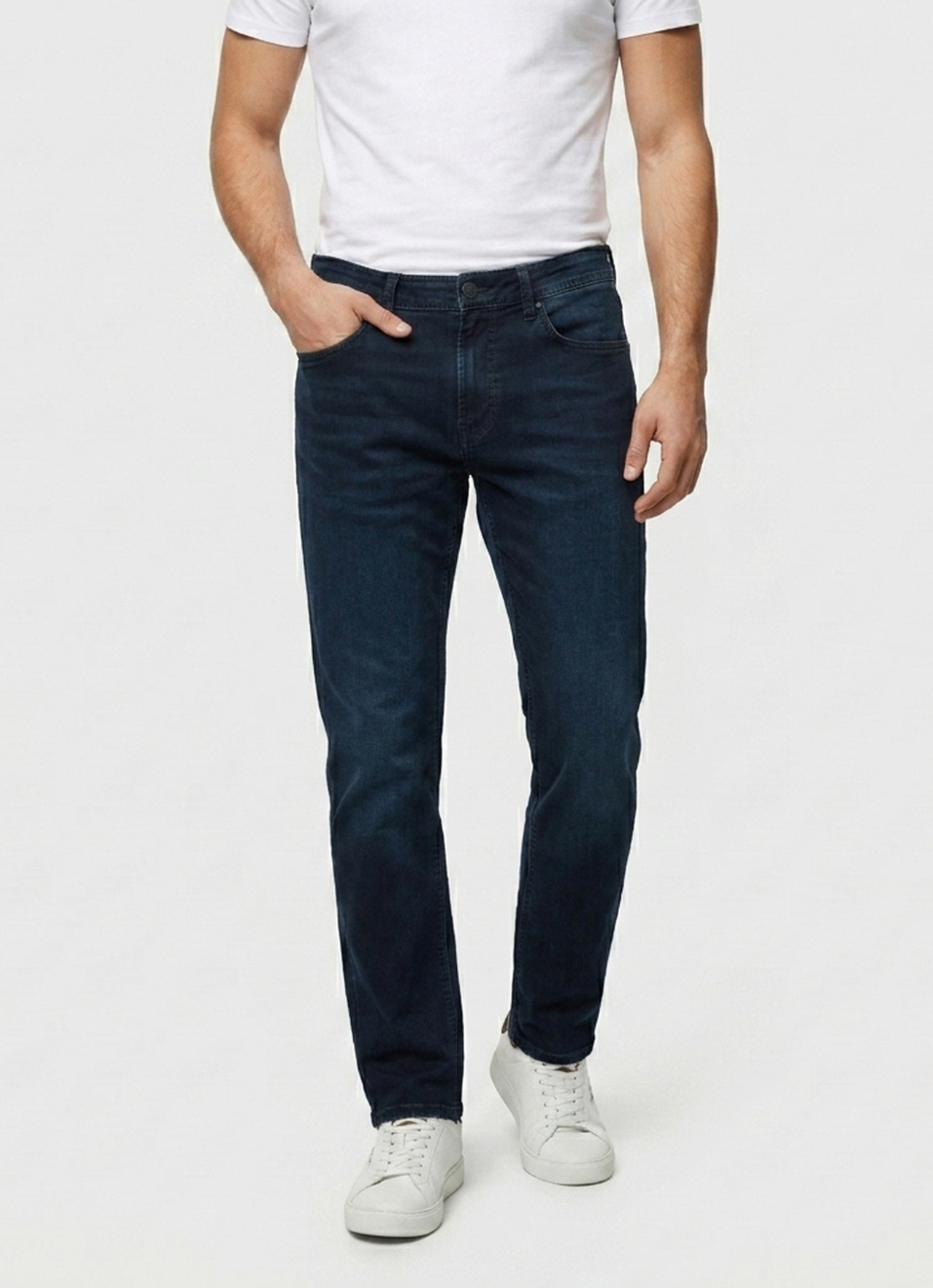 Men Black Straight Fit Mid Rise Stretchable Jeans, , large image number 2