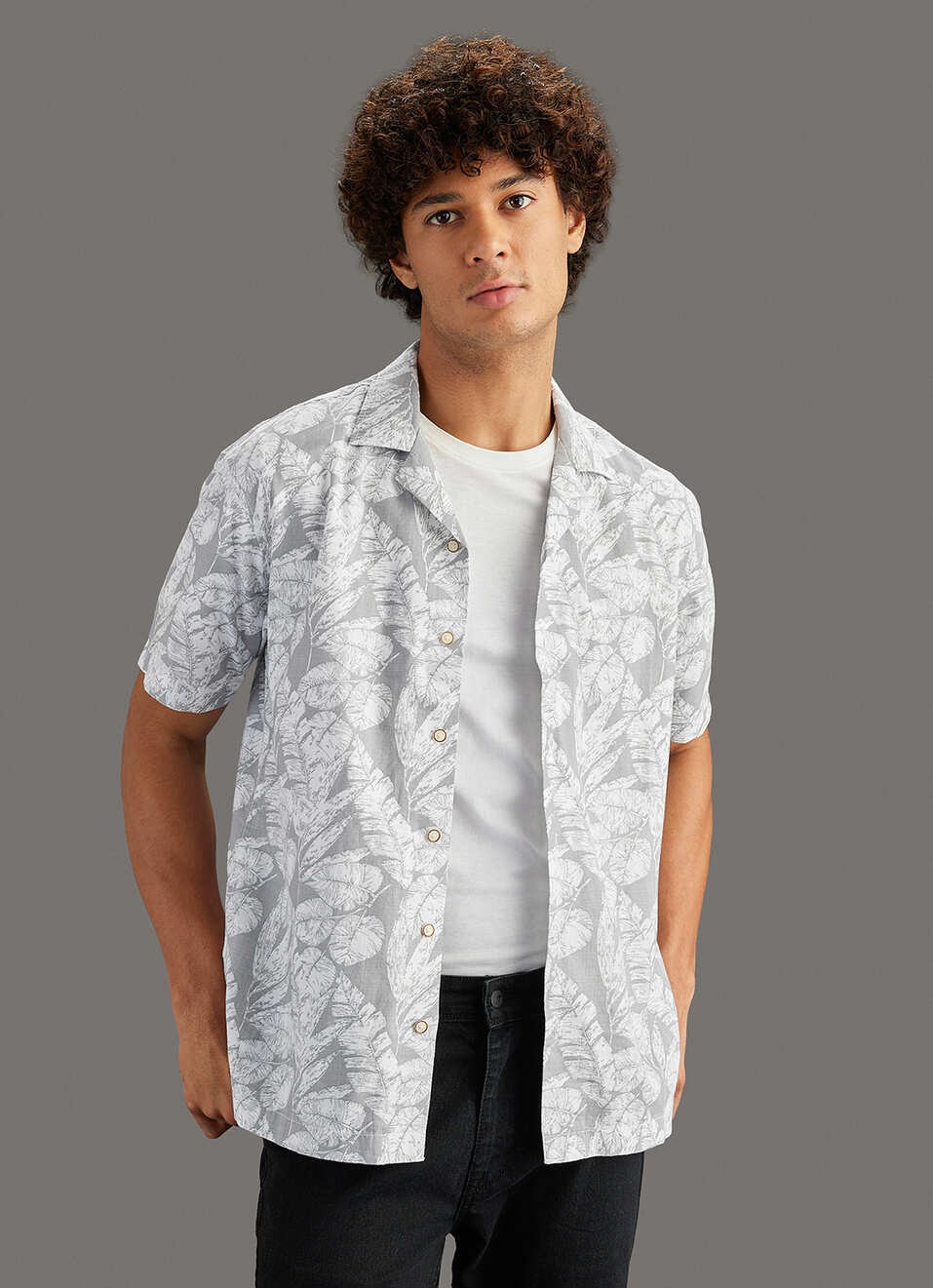 Men Grey Printed Relaxed Fit Resort Collar Shirt, , large image number 0