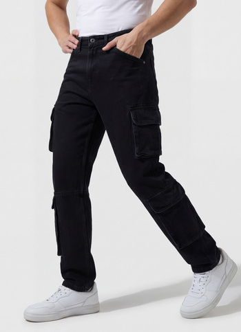 Men Black Straight Fit Mid Rise Cargo Jeans
