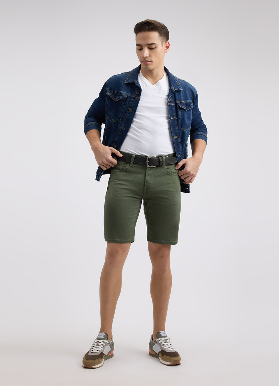 Men Green Mid Rise Regular Shorts, , large image number 1