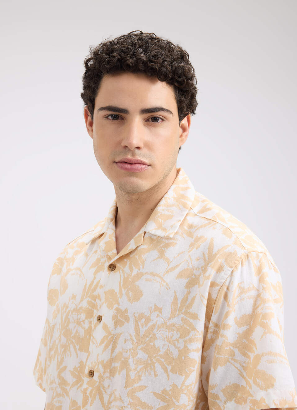 Men Beige Botanical Print Short Sleeve Linen Shirt, , large image number 4