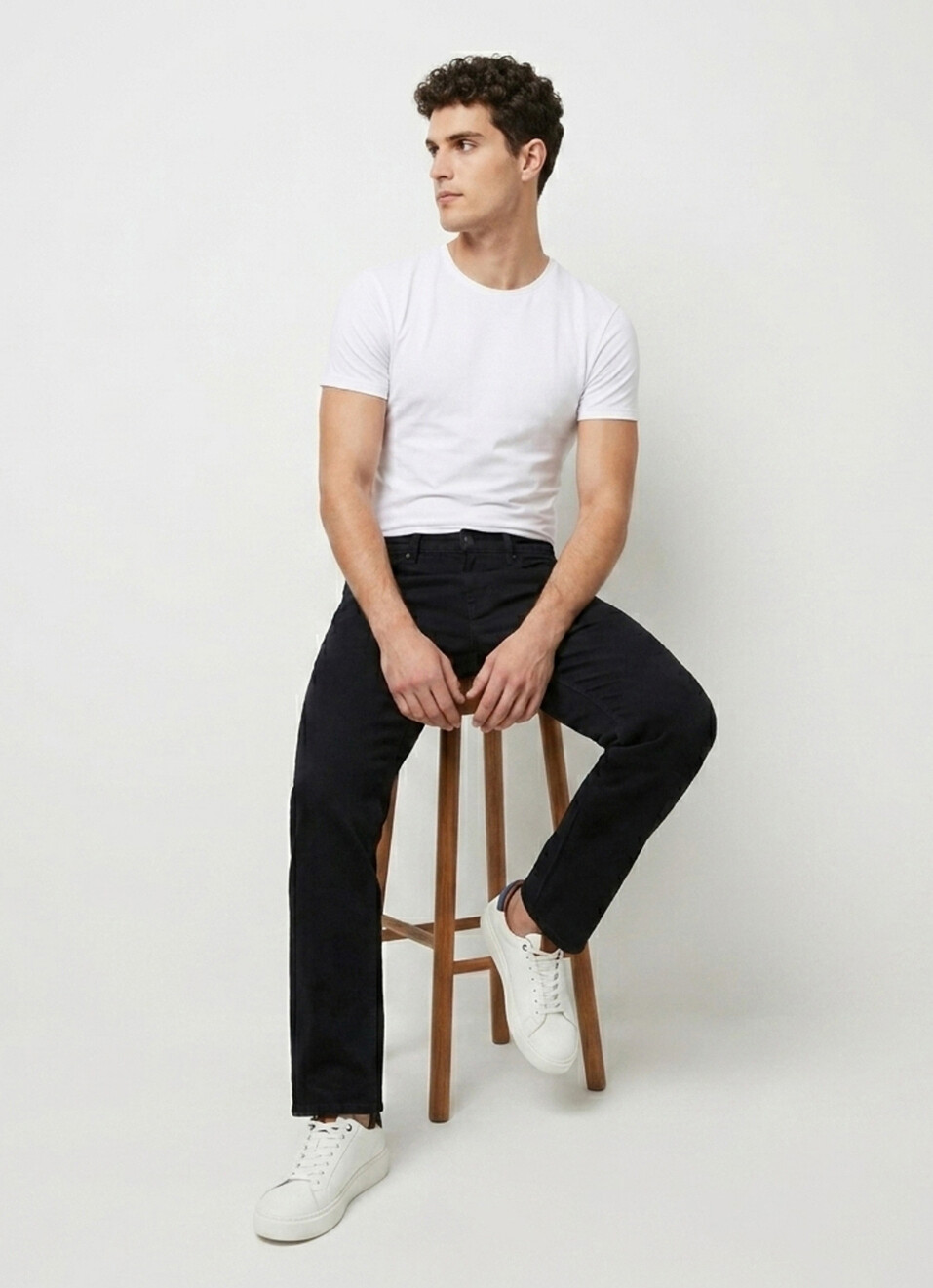 Men Black Relaxed Straight Fit Mid Rise Jeans, , large image number 1