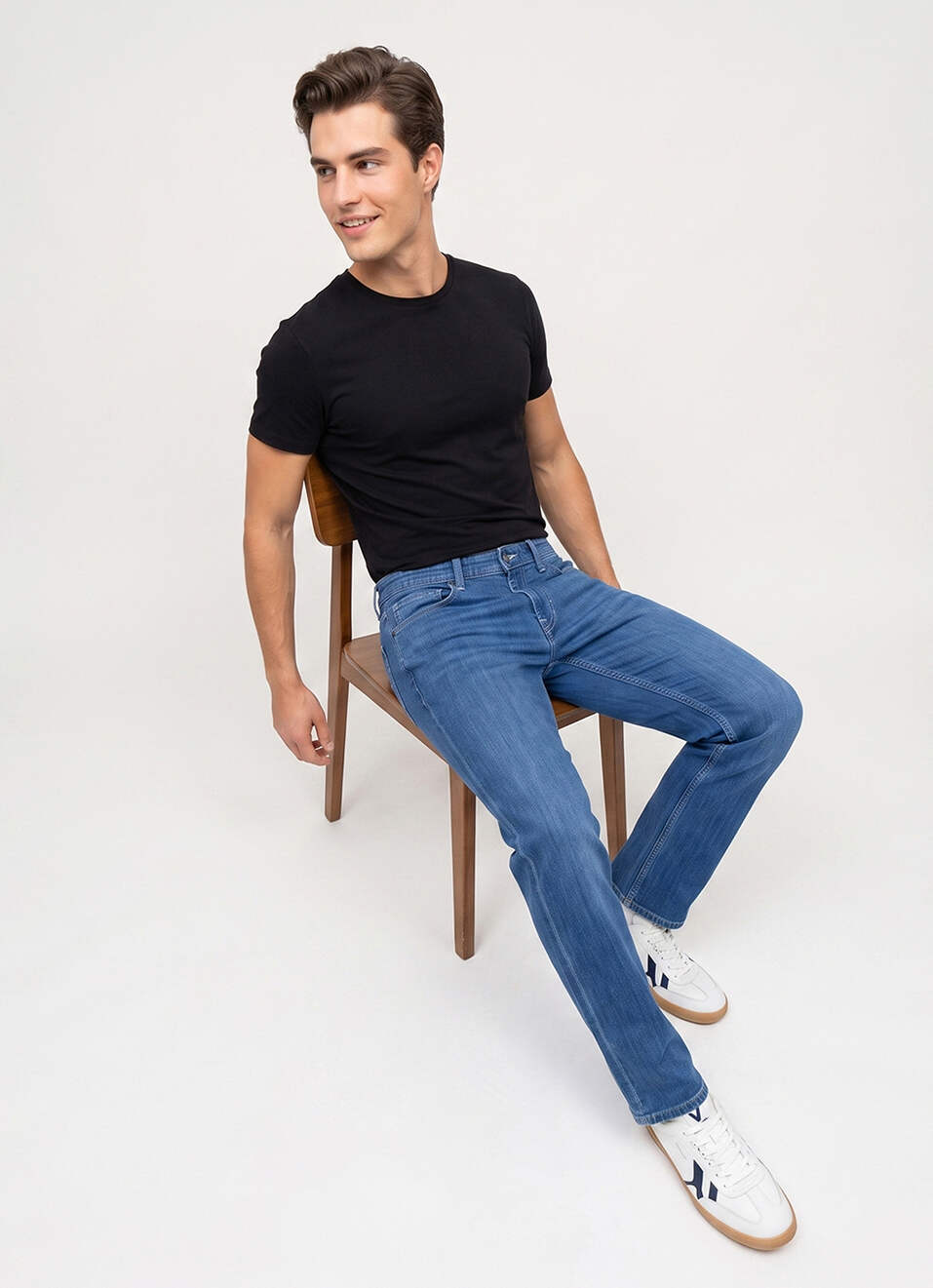 Men Blue Relaxed Straight Fit Mid Rise Stretchable Jeans, , large image number 1
