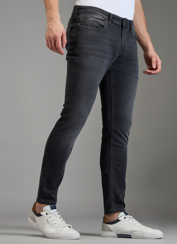 Men Black Skinny Fit Mid Rise Stretchable Jeans