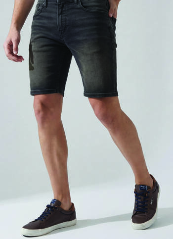 Men Black Mid Rise Regular Shorts